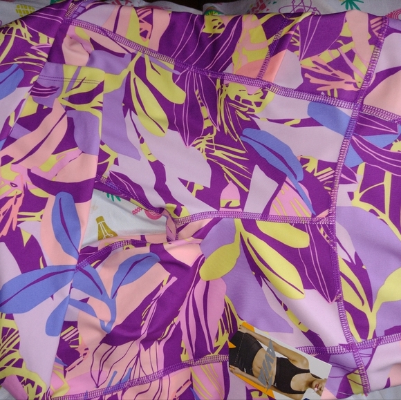 Avia Activewear Women's High Waist Capri Tights with Side Pockets - Picture 5 of 7